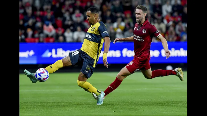 Trận đấu bóng đá giữa Adelaide United và - "Adelaide United" vs