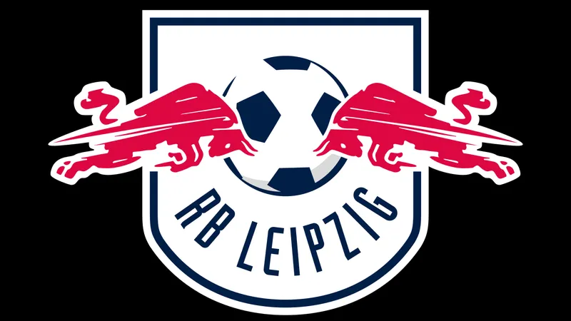 Cầu thủ RB Leipzig tấn công mạnh mẽ trước phòng ngự của Heidenheim